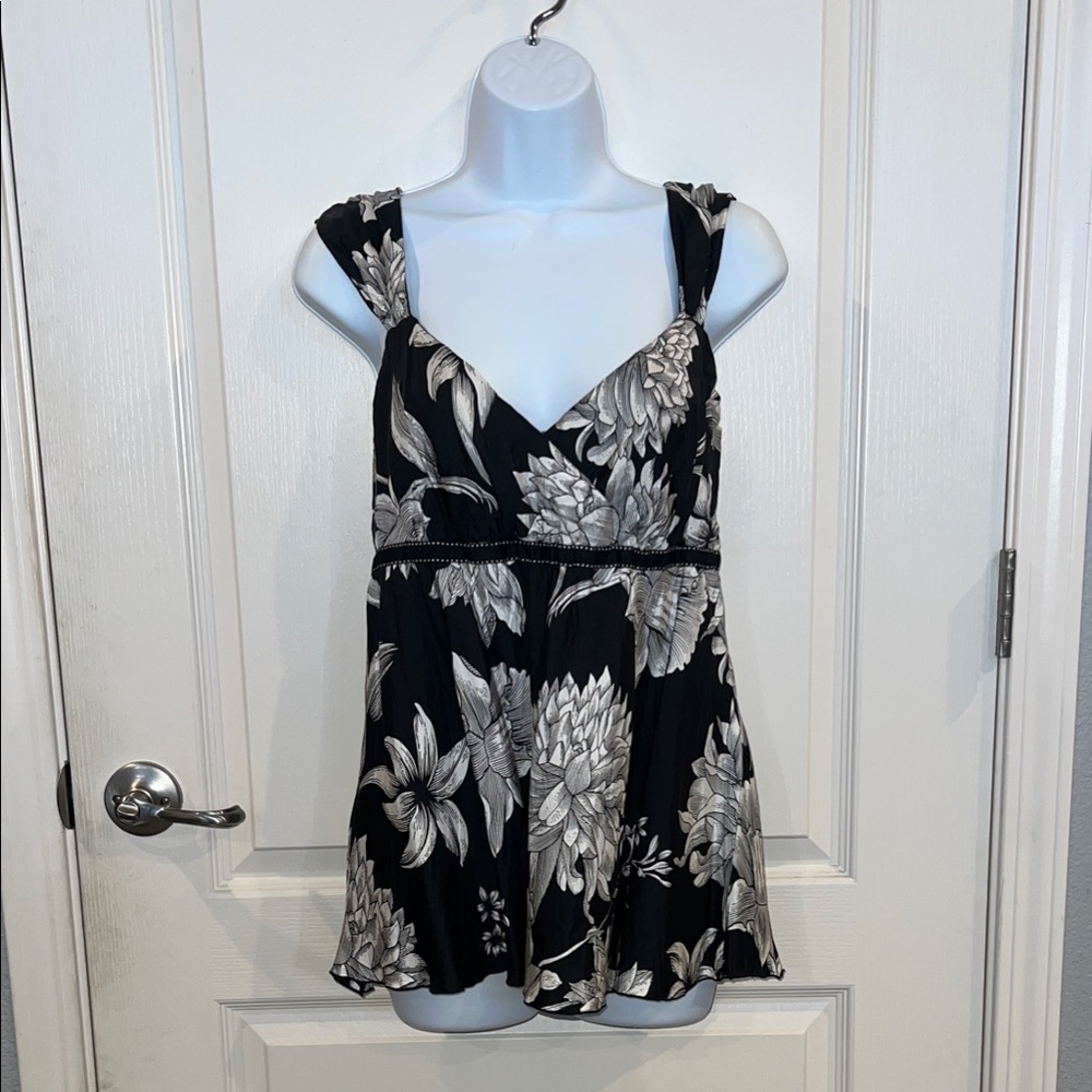 White House Black Market Floral Black and White Sleeveless Top